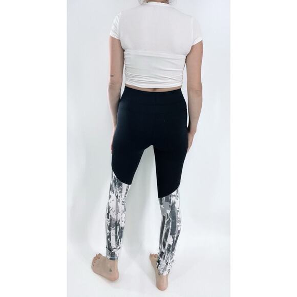 Under Armour Heat Gear Black Ankle Length Leggings Size Medium - Picture 2 of 3